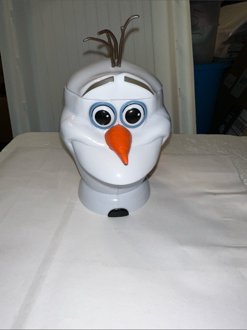 Disney Frozen on Ice Olaf flip-up lid mug